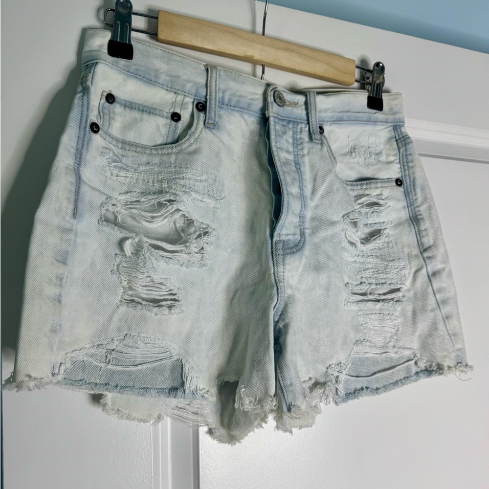 🍓6/$15🍓 American Eagle Light Wash Distressed Denim Shorts Size 4 - Picture 4 of 5